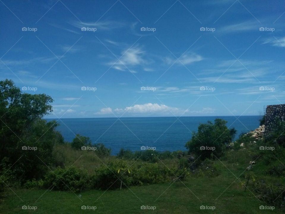 sejauh mata memandang birunya laut yang tenang