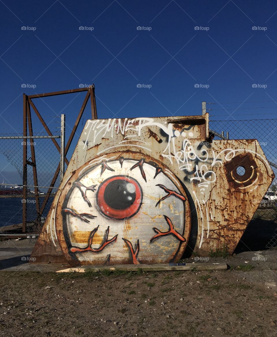 Graffiti eyeball.