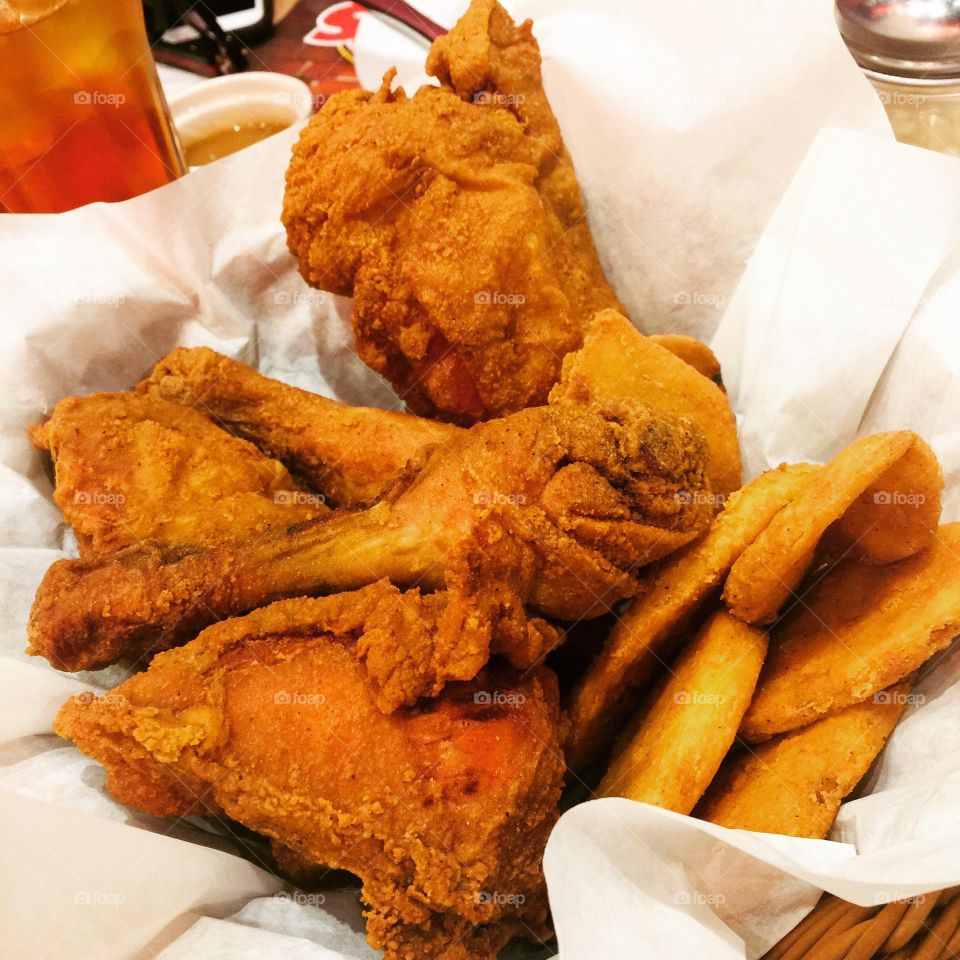 Shakey's Chicken & Mojos basket