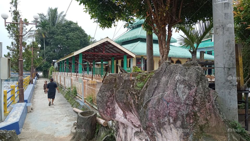 Photo or image of a tourist park in Manna City or next to a mosque, at the Rukis intersection, South Bengkulu Regency, Indonesia