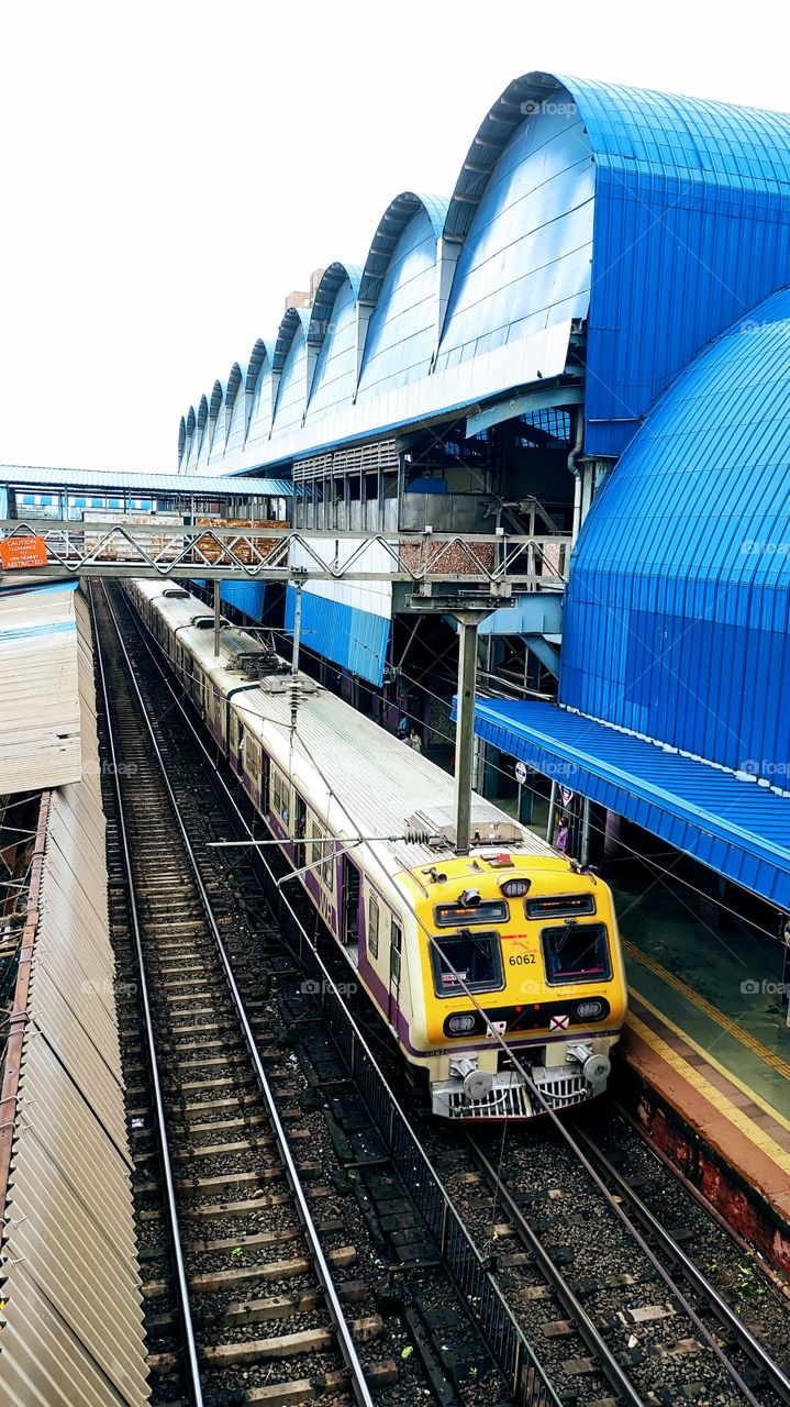 Clicked from 2 nd floor walkway, a local train on Mumbai rail tracks running b/w Churcgate to Borivali with capacity of thousands. Best, fastest and max.spread railway network in India is of Mumbai. Hail Indian Railway🧳🚆. Soul of tourism.