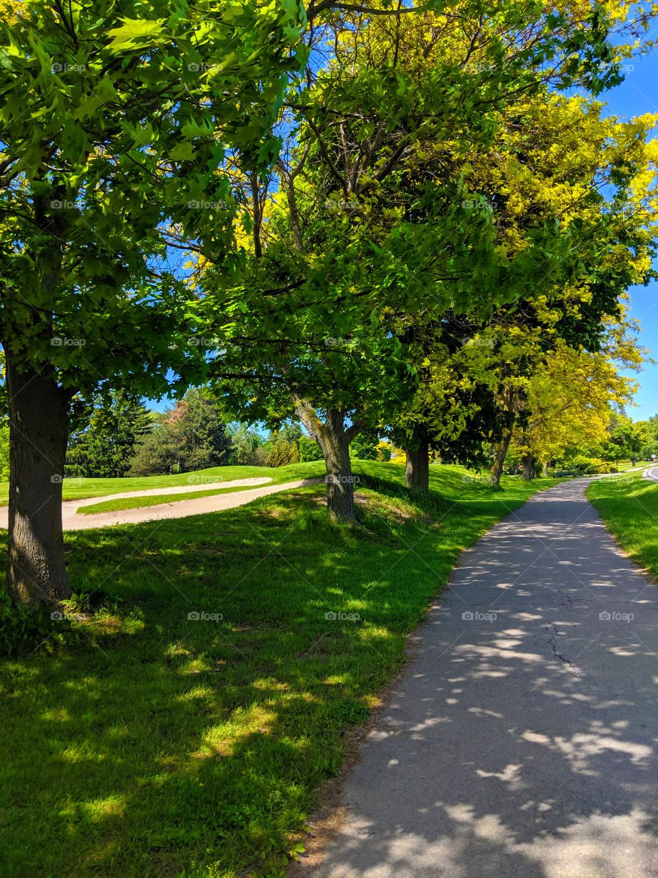 walking path in Niagara falls Canada