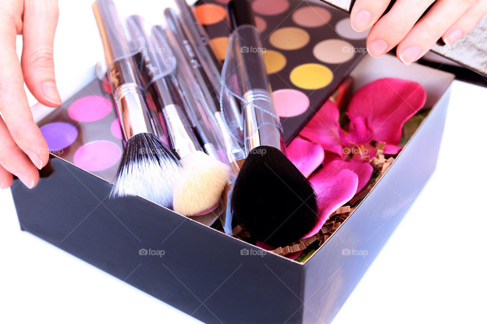 Gift box with makeup brushes inside