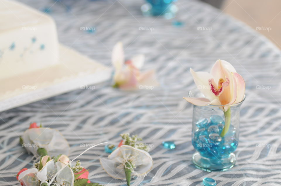 Decorated Cake table flowers