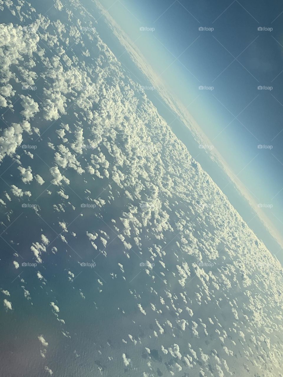  10/01/2023 airplane flight skyline view 