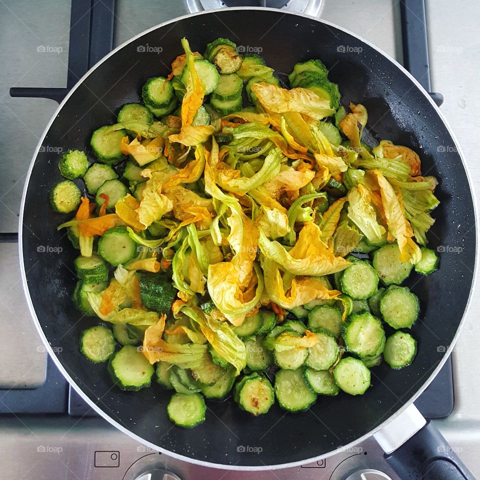 Cooking zucchini in frying pan