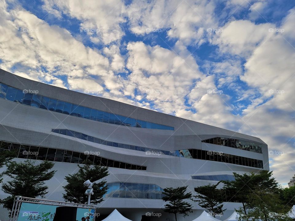 The National Library of Public Information (NLPI) is one of the earliest public libraries in Taiwan, founded in 1923. The NLPI's new main library was open on June 3, 2012, and renamed to its current name on January 1, 2013. Streamline architecture