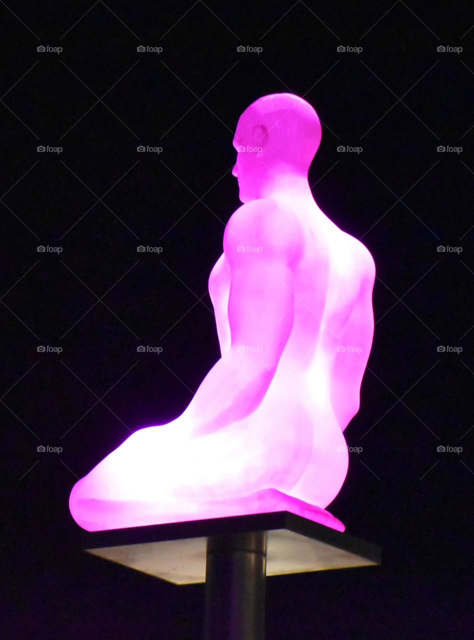 Светящийся арт-объект. Выражает спокойствие, уверенность и умиротворение.