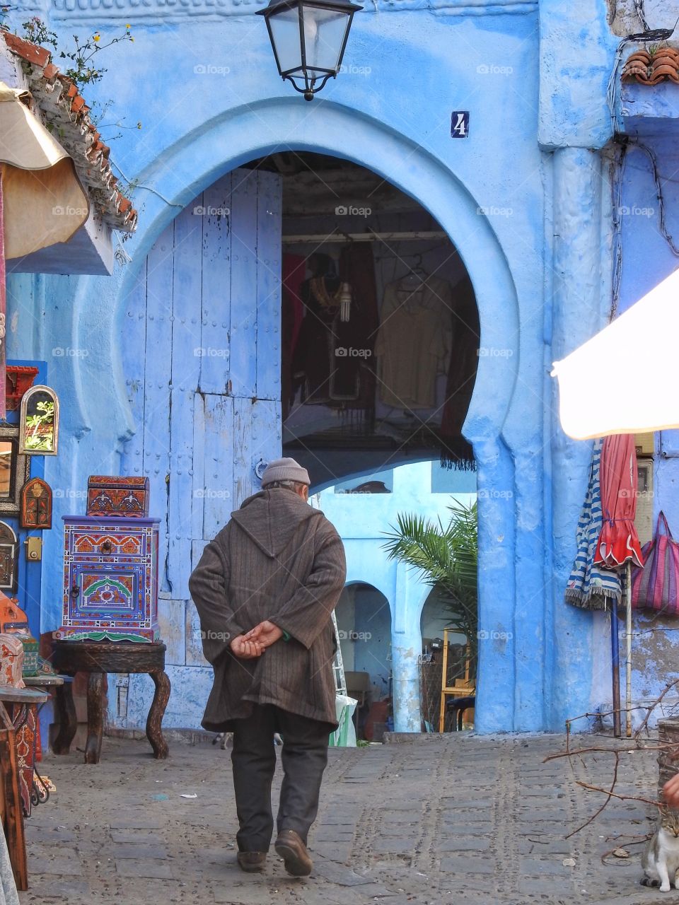 Old man entering the souk