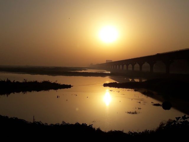 sun rises