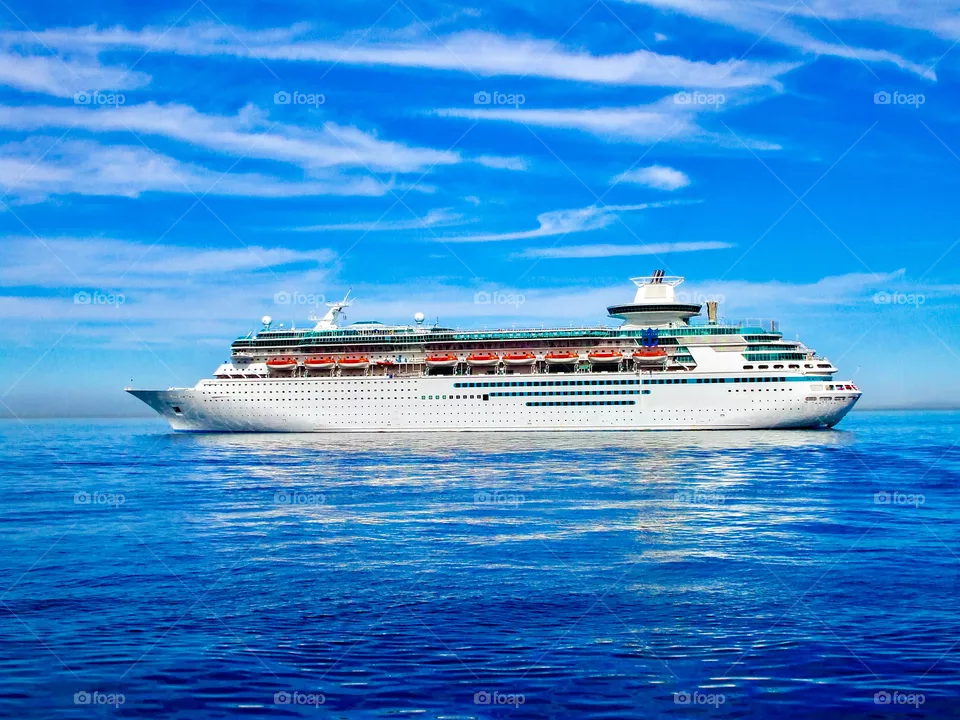 Cruise ship 🚢.