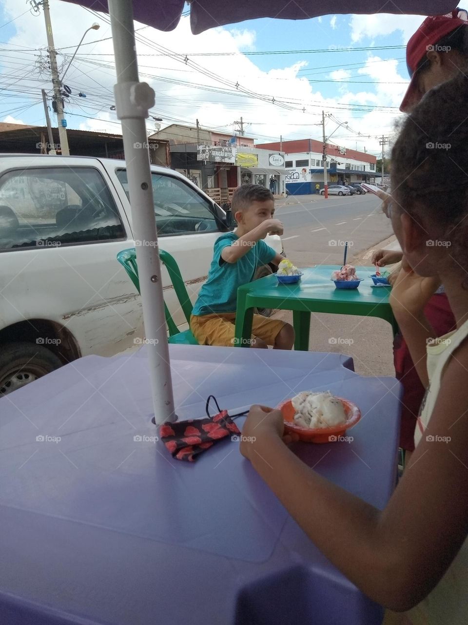 Editors'Choice Photo of the week crianças felizes por estarem tomando sorvete