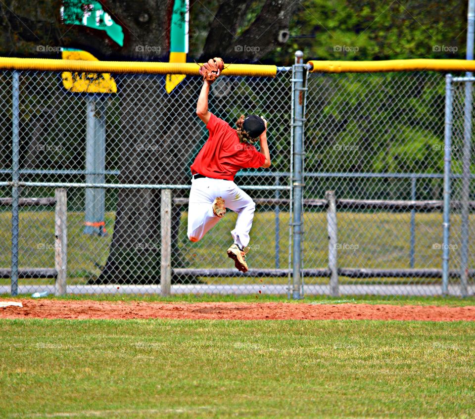 
Moments freezed in photos. A baseball outfielder makes a spectacular and dramatic catchA moment in time that you want to freeze for a lifetime