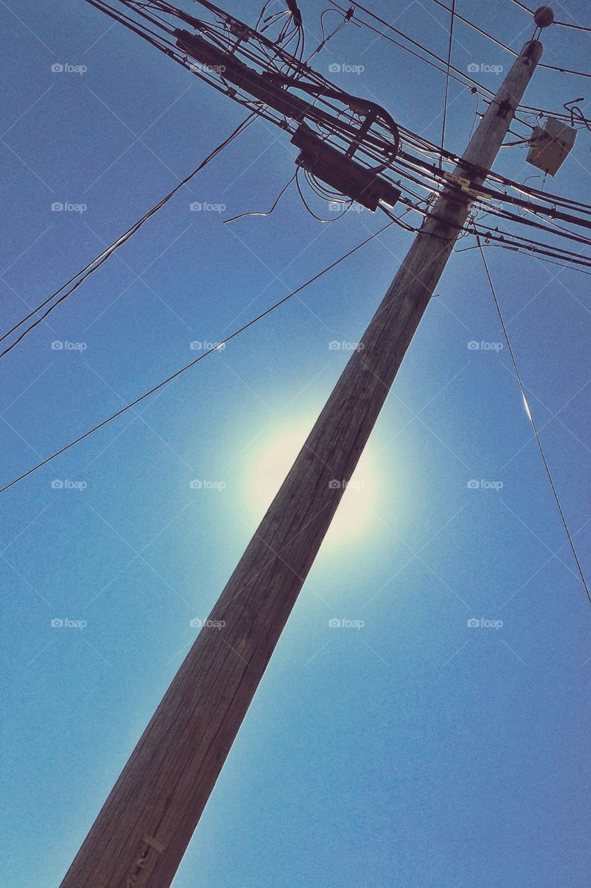 Stratford, CT. Sun behind a pole 