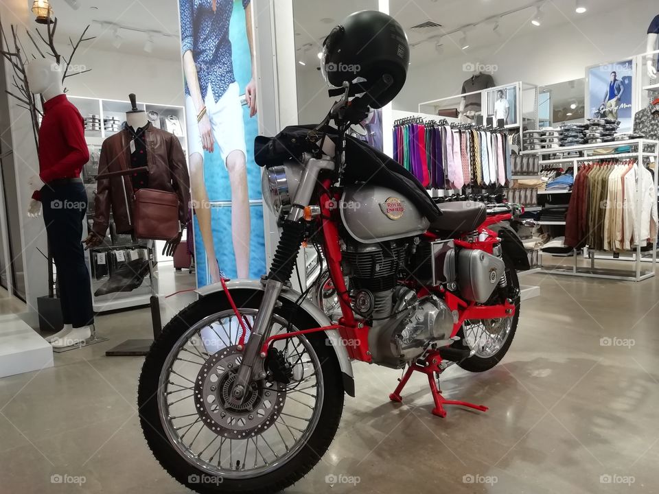 Lol one person has come in the store with his bike.. #5th floor... Lol.. Super man's bike 🤔🤣🤣🤣