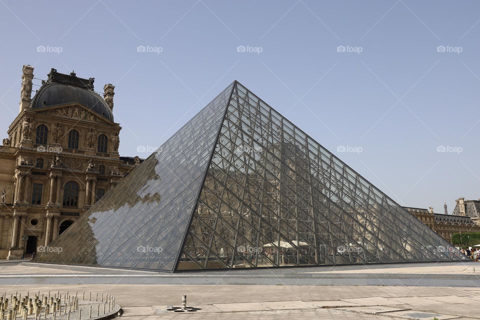 Pyramide Louvre