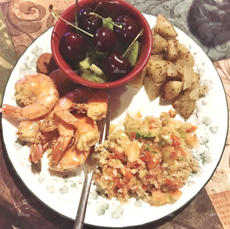 Shrimp, barley topped with homemade pico de gallo, roasted potatoes and onion, cherries, and kiwi. 