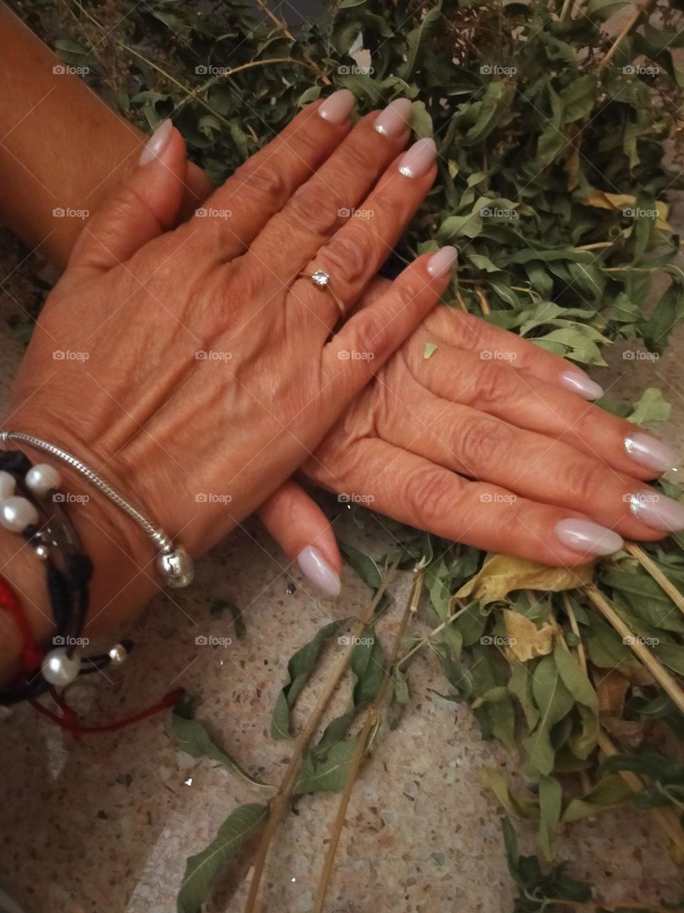 manicura de color rosa suave un color muy fino