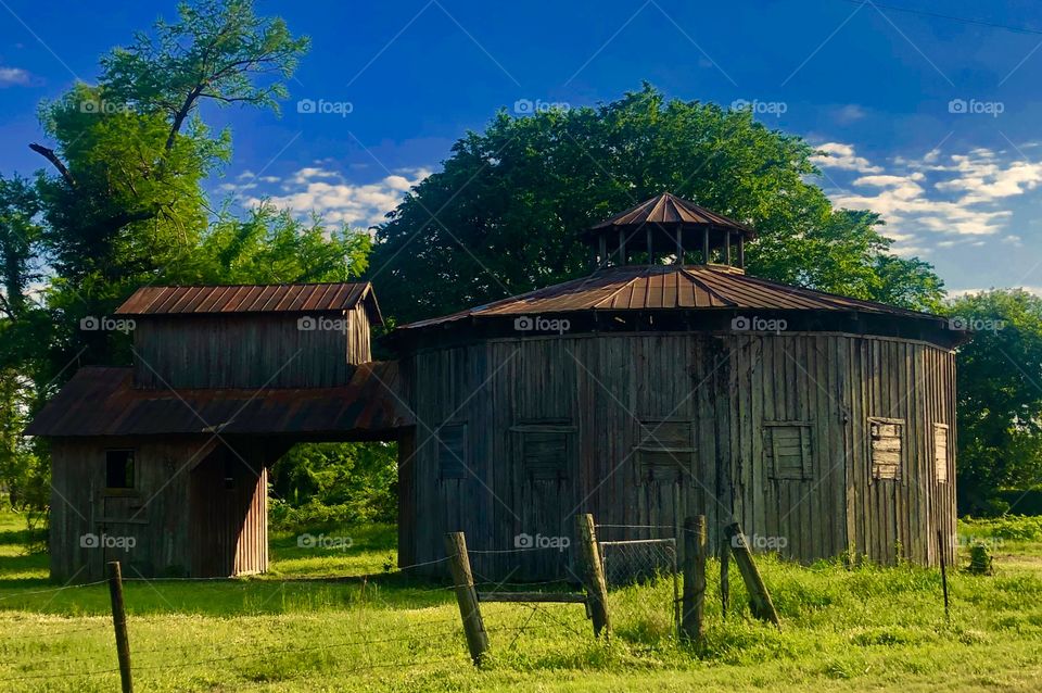 You spin me right ‘round ‘round “Round Barn”