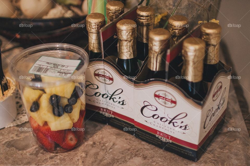 Fruit and champagne 