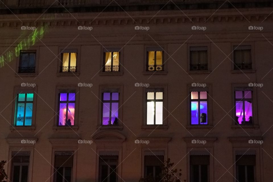 Fenêtres colorées à la fête des Lumières de Lyon en 2014,  place Bellecour.