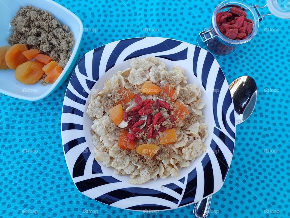 Cereal with apricots and goji berries