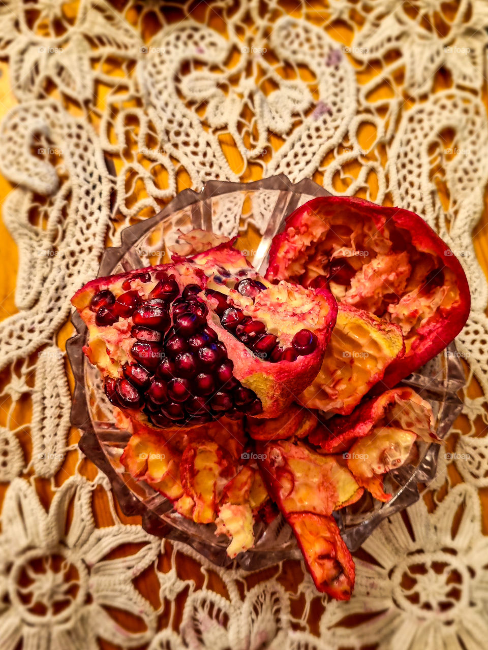 I had a late night snack a pomegranate. One if my favourite fruits and it looks so aesthetic in pictures