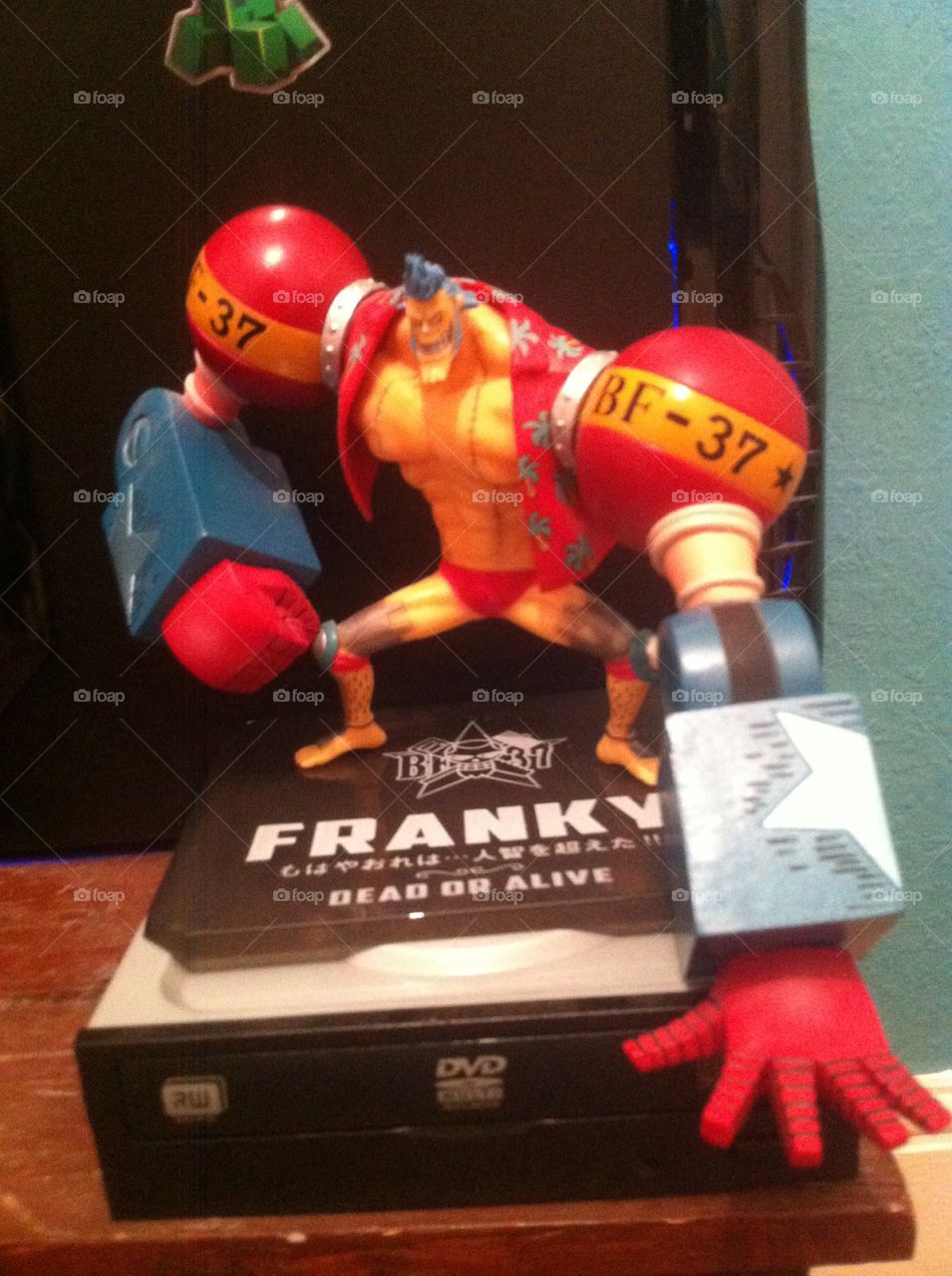 Franky One Piece Figurine. A Super Franky One Piece Photo with his awesome android body parts. 