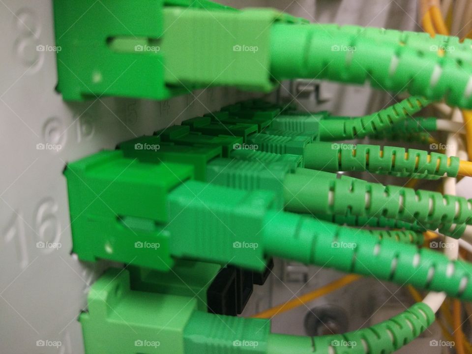 cables. verde. conexión. fibra.