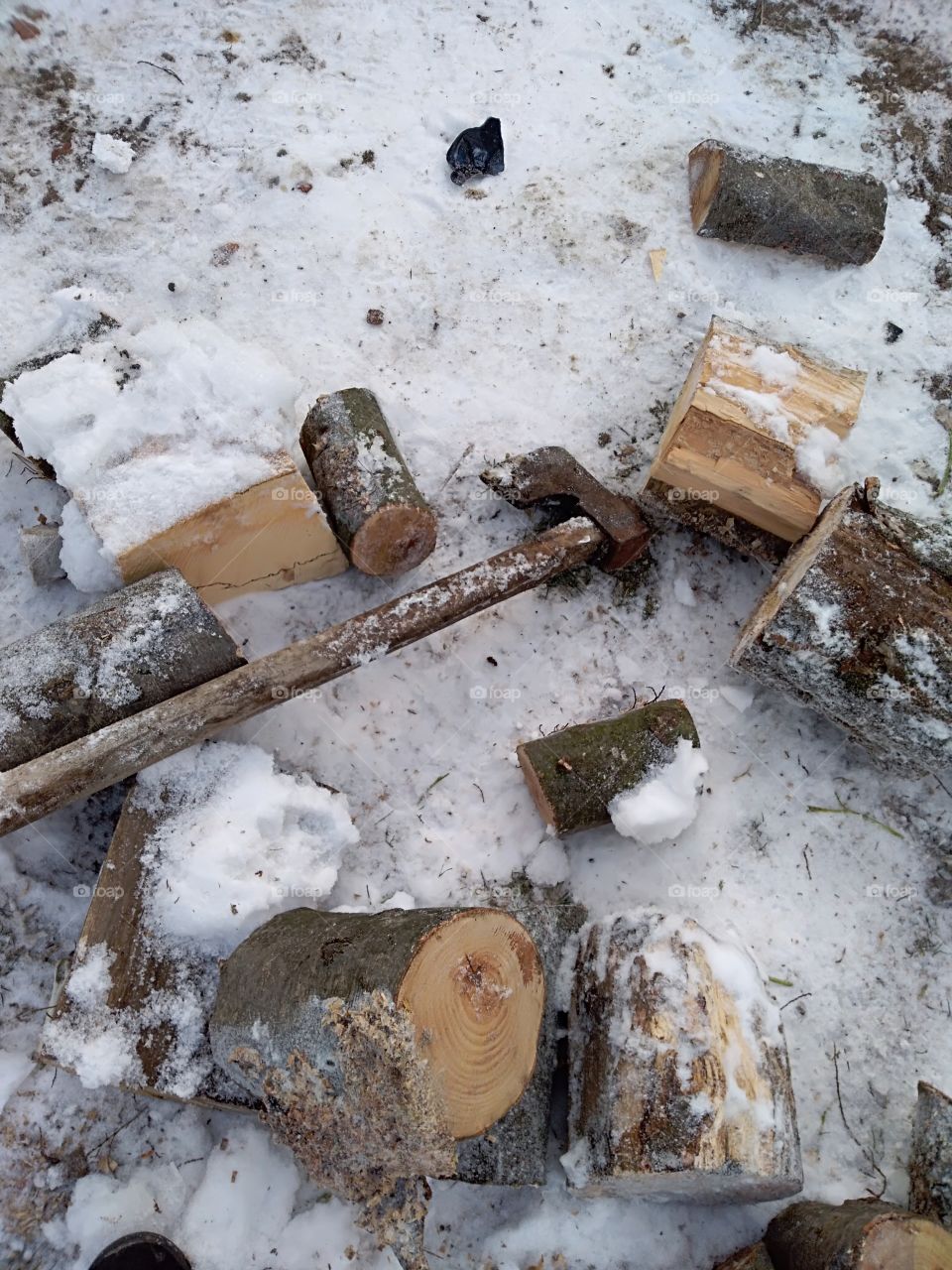 Cracked wood with the ax