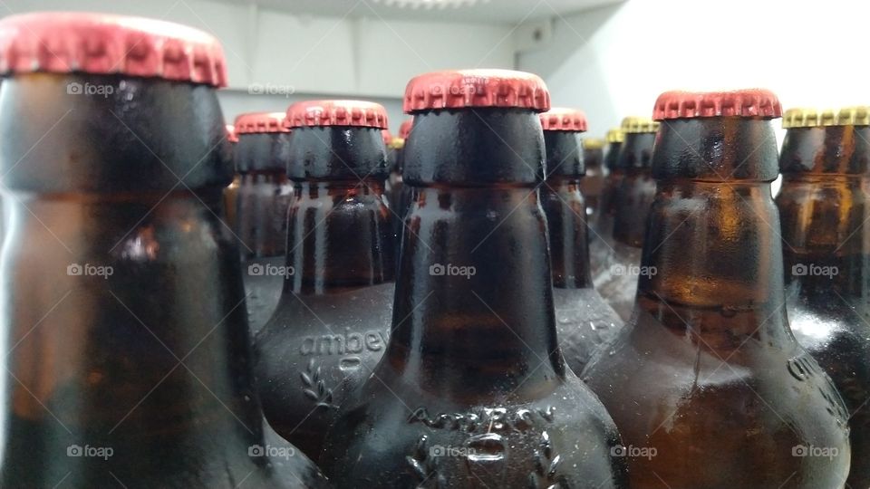 Garrafas de cervejas.