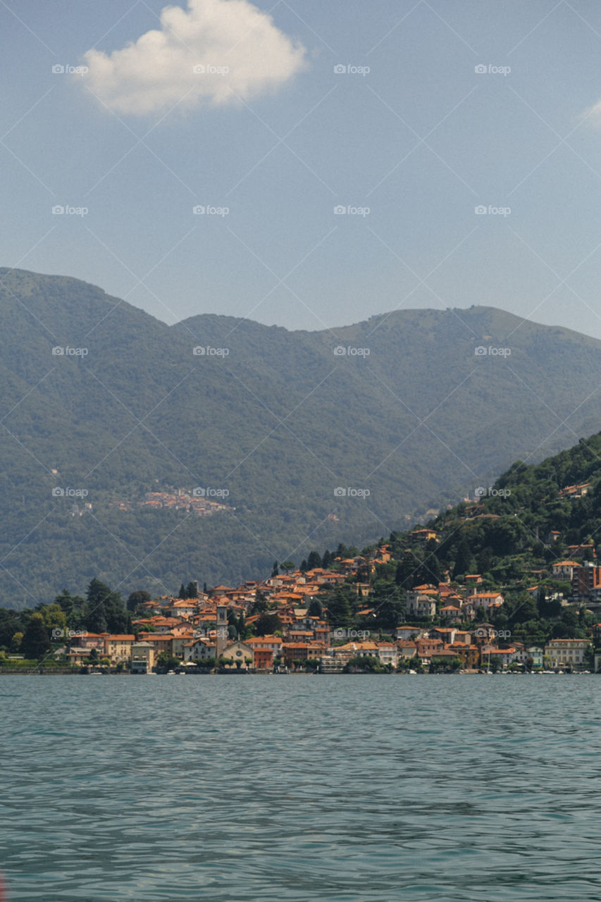 Lago Como no norte da Itália é um lugar lindo para se conhecer na Europa, com paisagens incríveis!
