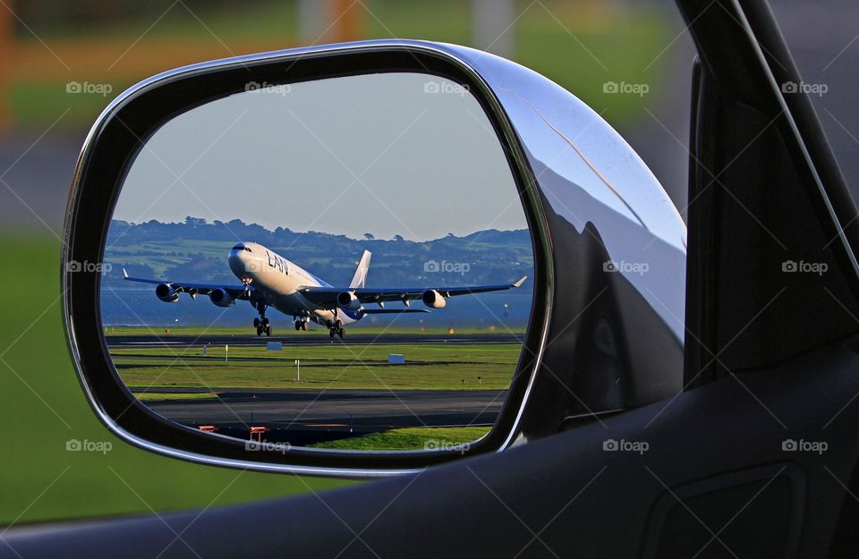 caught a plane in my mirror