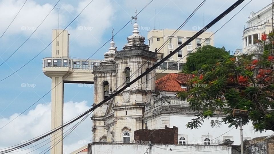 Por quem os sinos tocam?  As belíssimas e enigmáticas igrejas barrocas de Salvador,  Bahia,  Brasil.