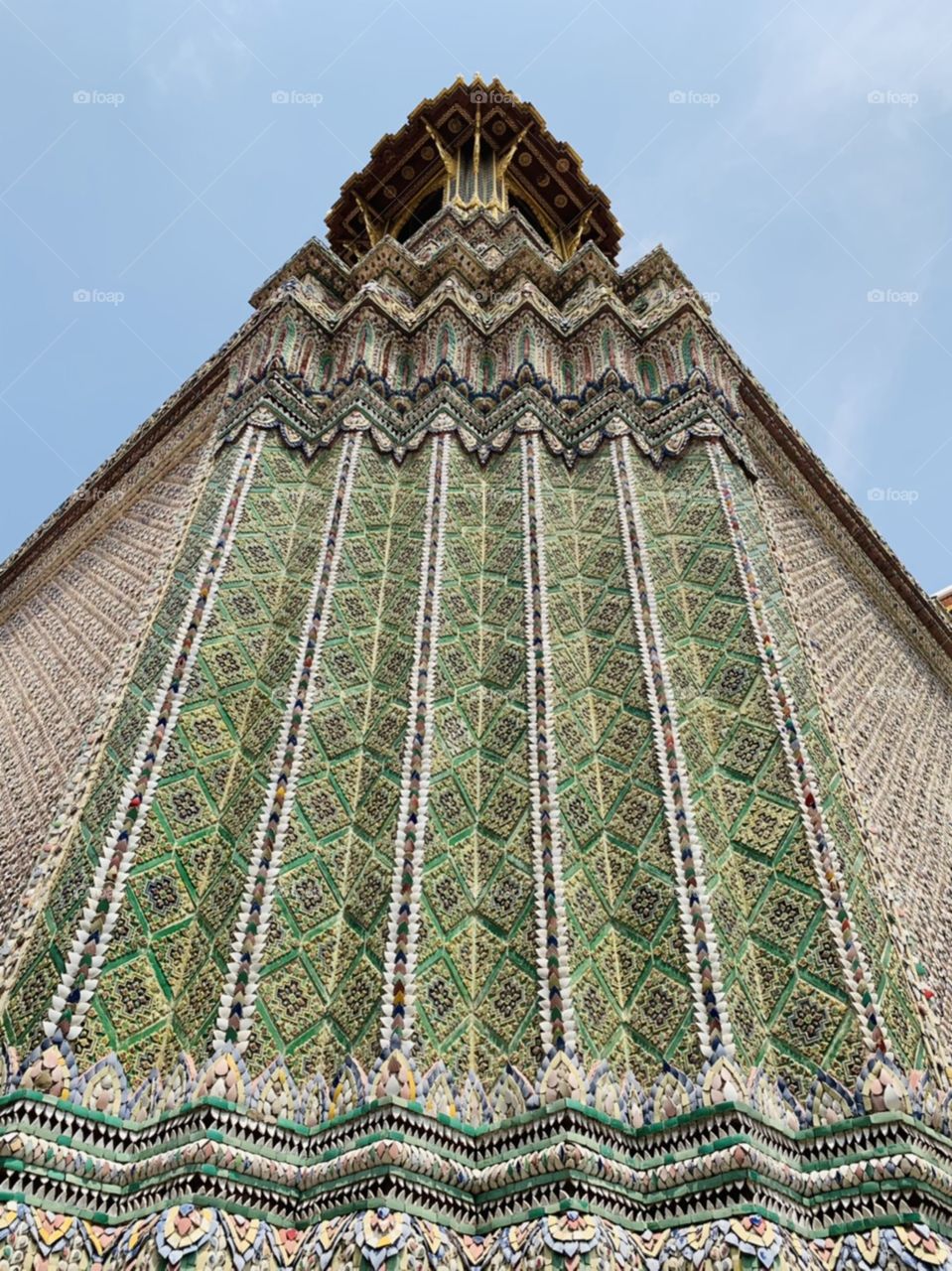 I love this photo ( Thai Temple in Bangkok)