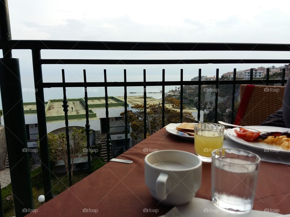 breakfast by the sea