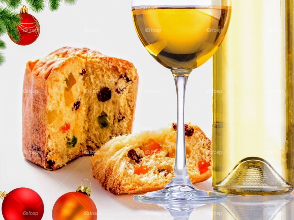 Panettone and white wine