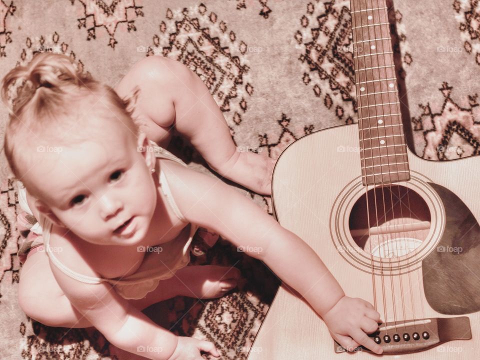 Baby girl on guitar 