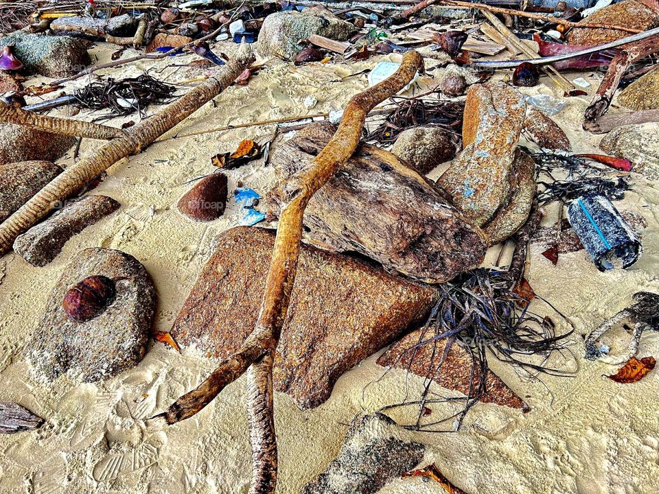 Lots of plastic ( not good on the beach) AMR Wozko