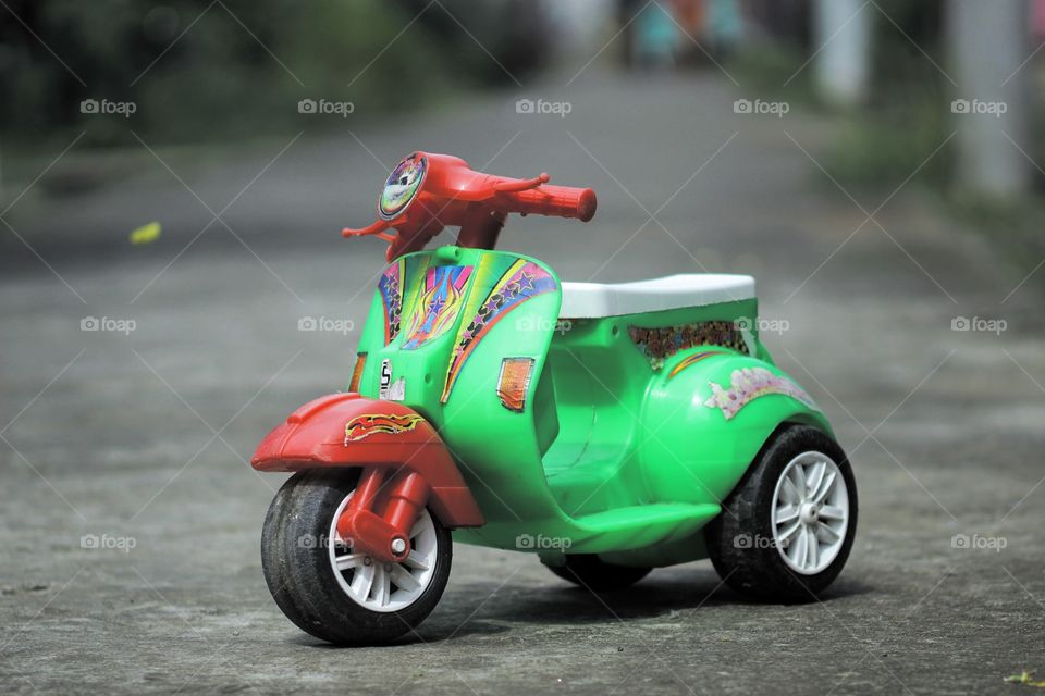 Three Wheel Scooter
Toys  For Kid