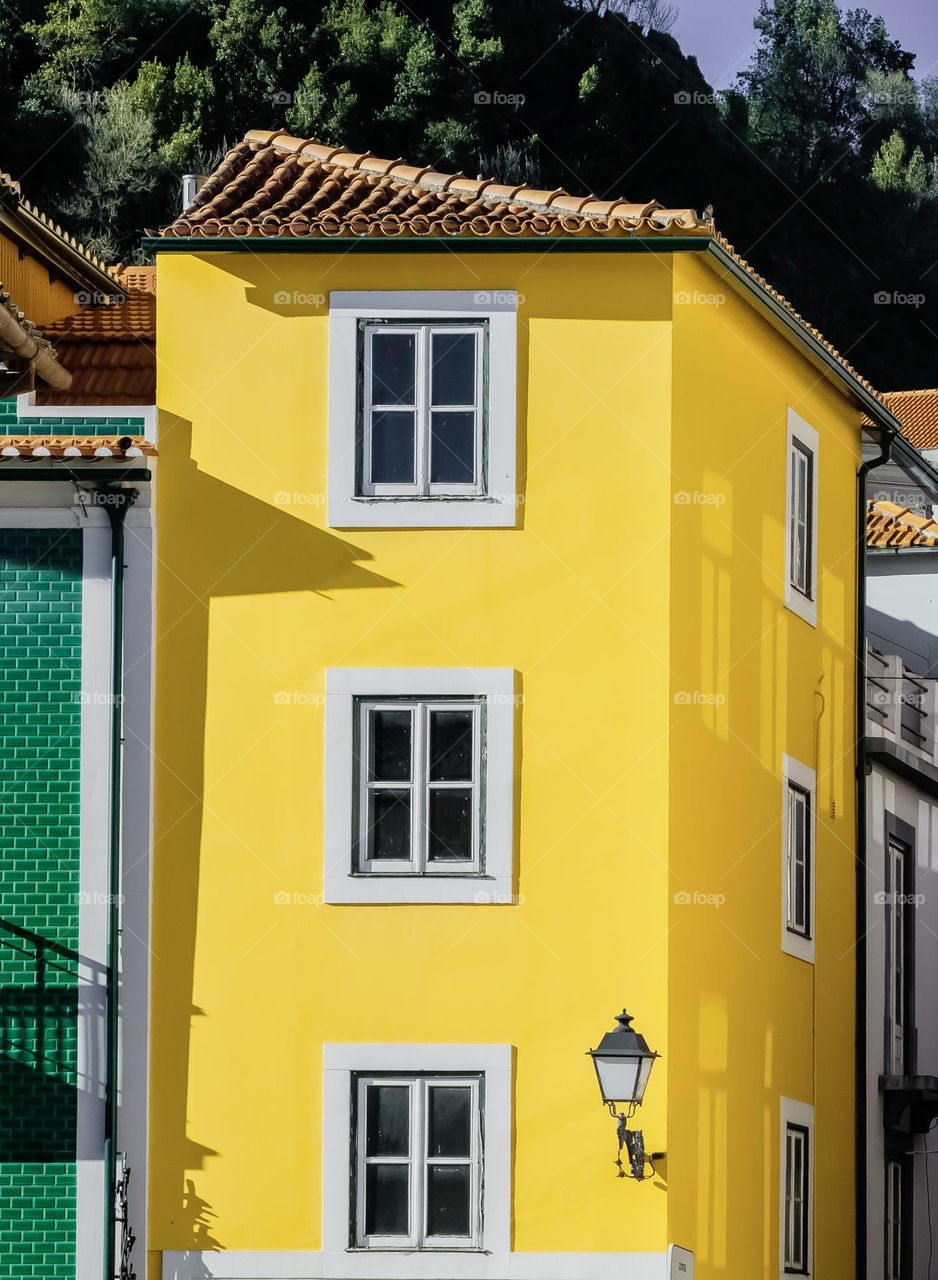 Bright yellow town house in Leiria