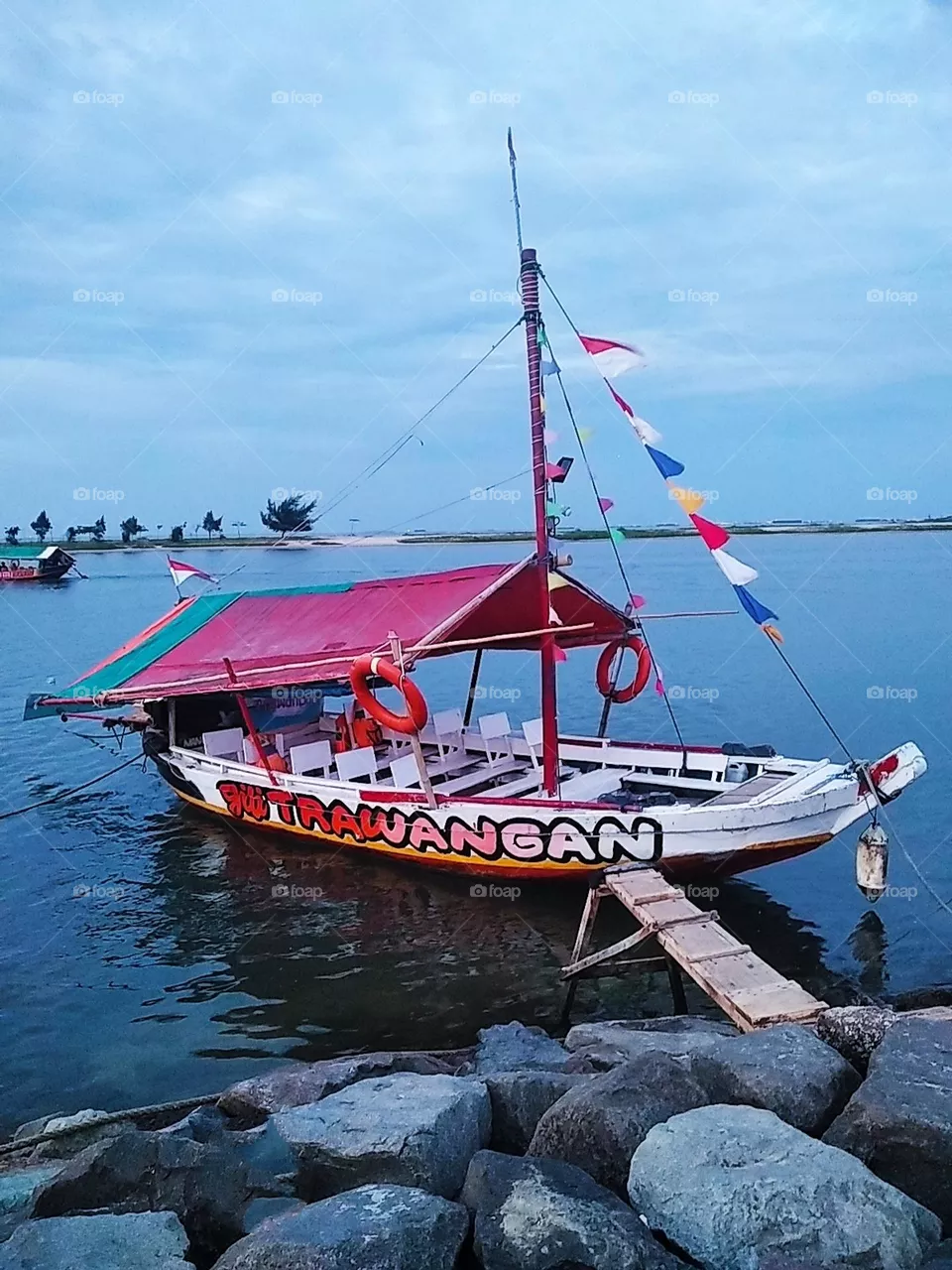 Tour boat