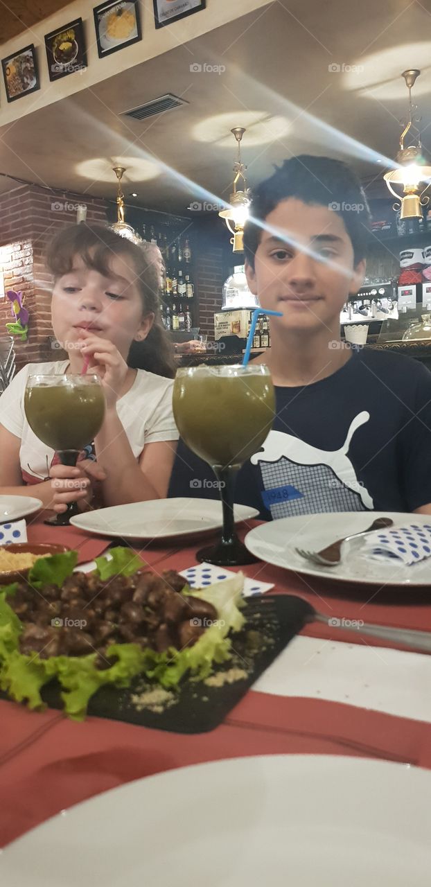 Todos seguimos caminos diferentes en la vida, pero, da igual dónde y hacia dónde vayamos, ya que siempre llevamos una pequeña parte del otro dentro de nosotros “