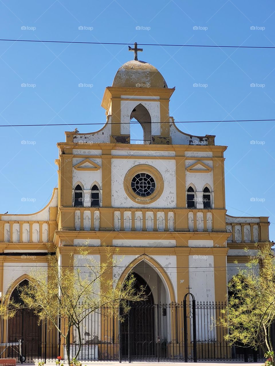 frente de iglesia histórica