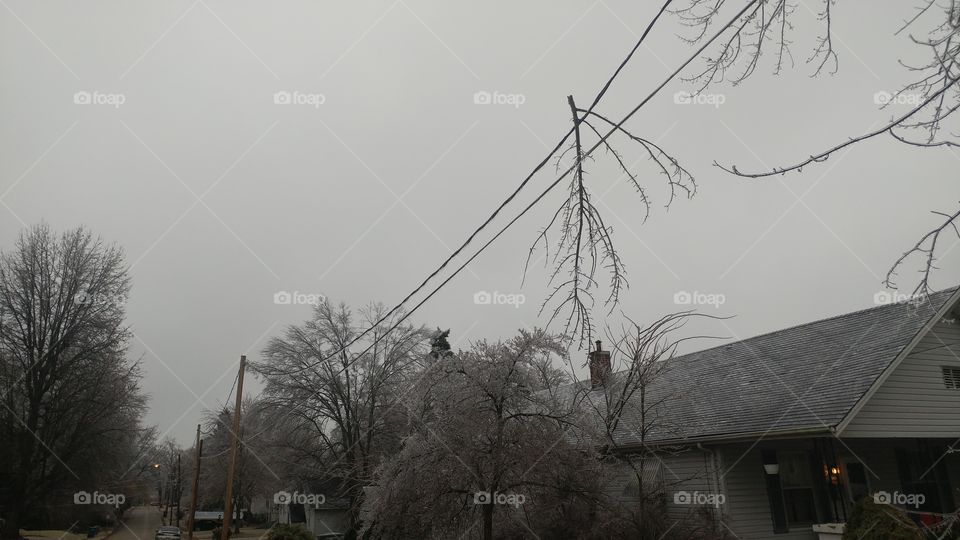 Jan 2017: A winter storm brought 3/4 inch of Ice from freezing rain in Farmington Missouri.