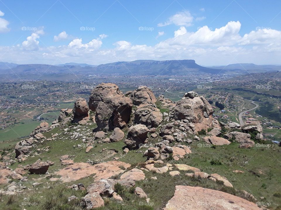 An escarpment riew from the distance with cloudy skies at summertime.