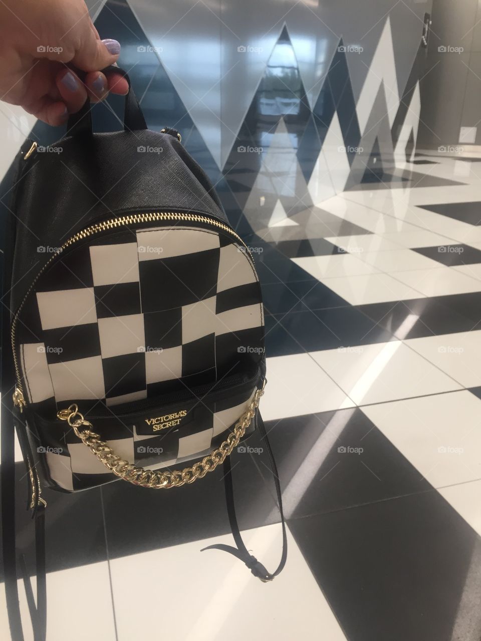 My purse matches the floor at the airport 