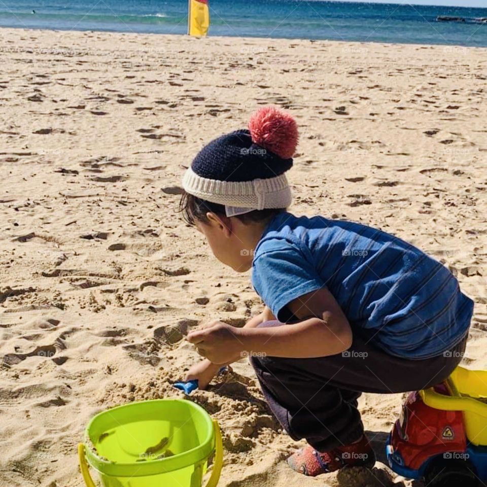 Let's enjoy the beauty of the sand while it's still summer and feel the warmth that the sunshine brings.