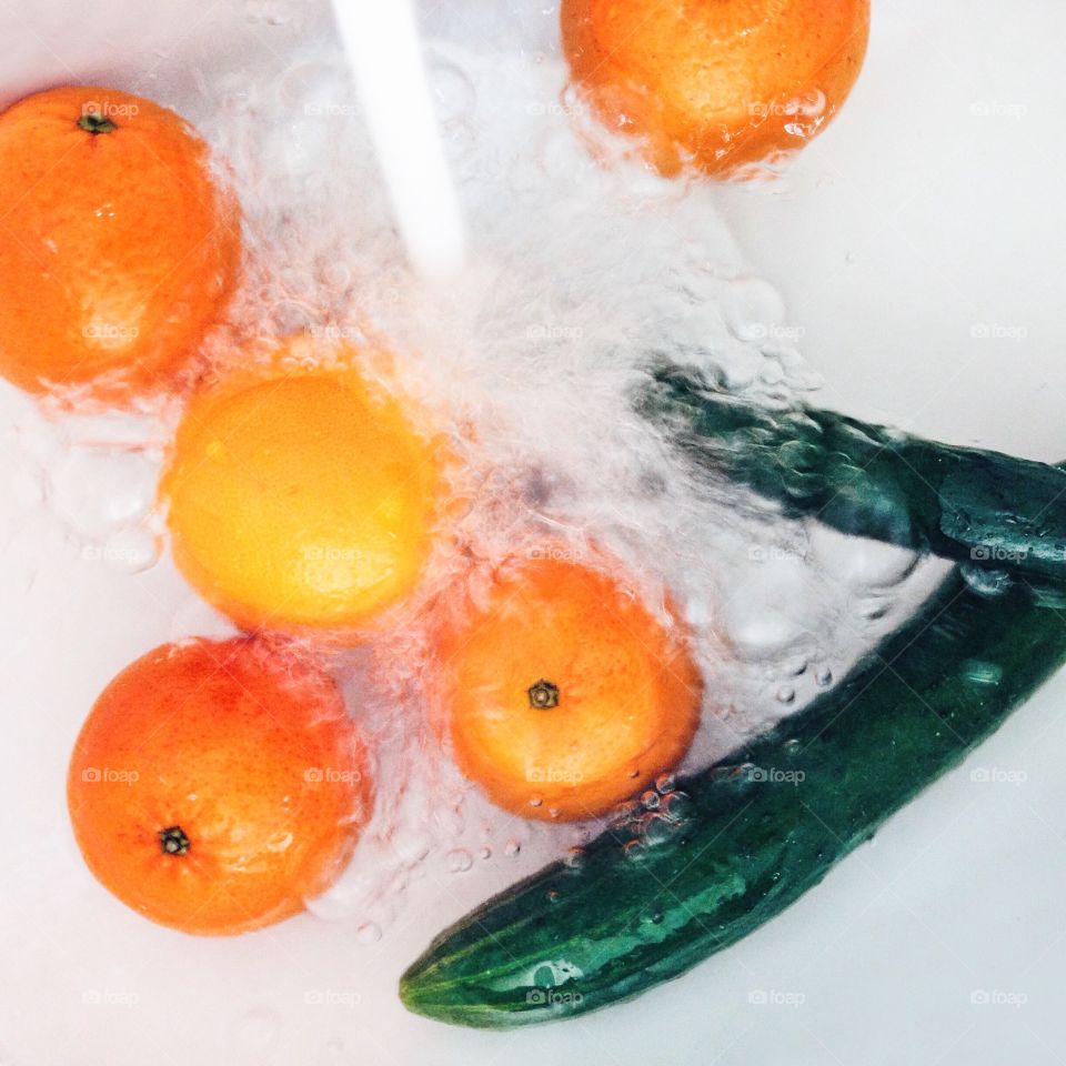 Washing fresh oranges and cucumbers