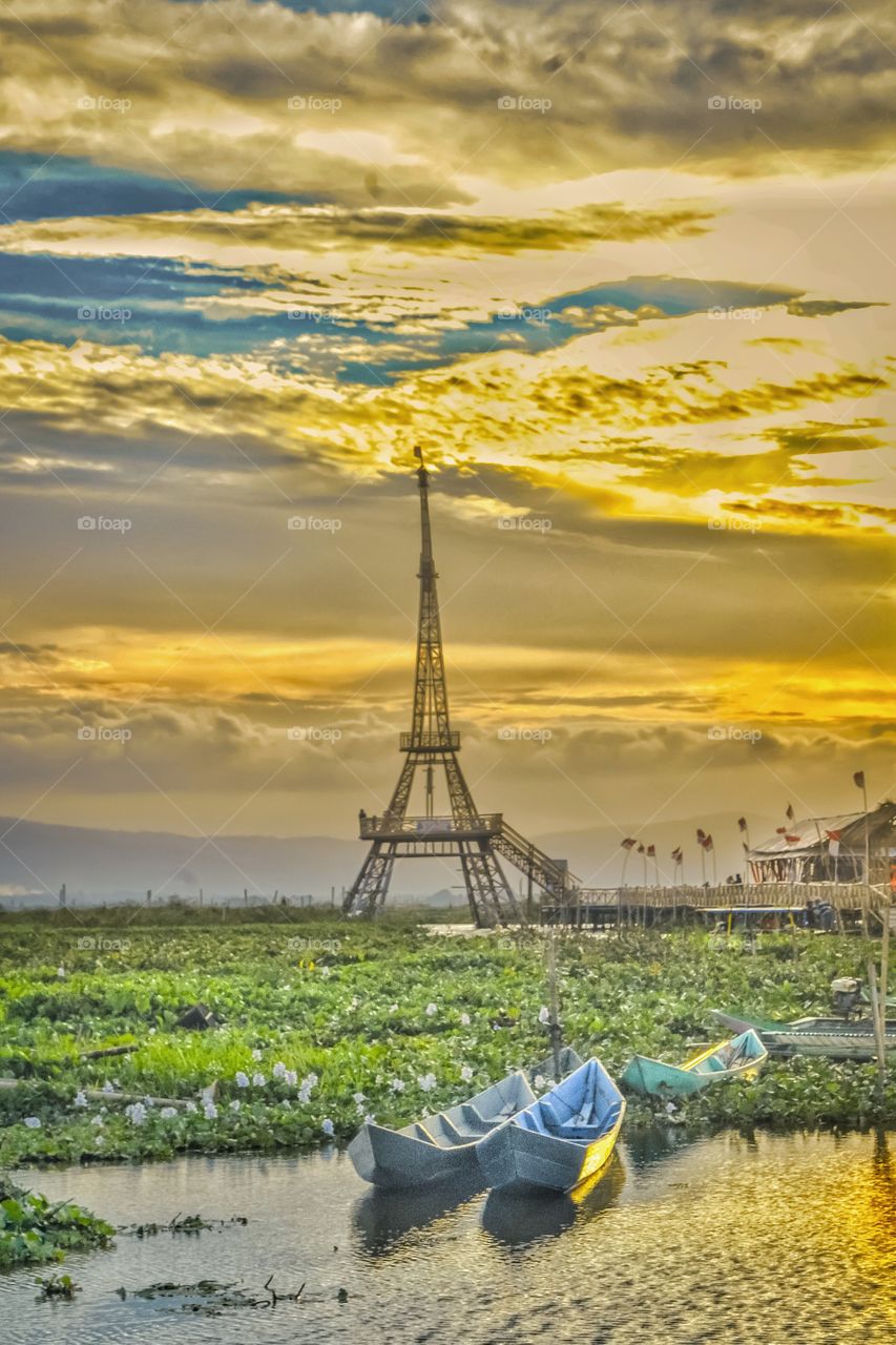 miniatur menara eiffel di indonesia